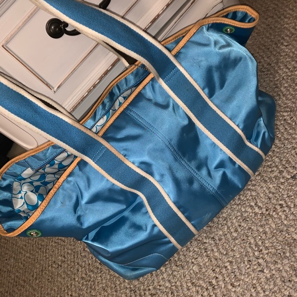 i’m selling a coach bag - Picture 2 of 3